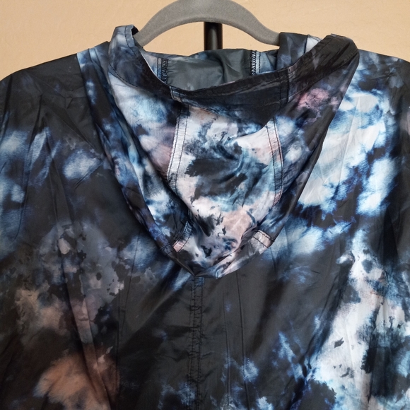 Torrid Tie Dye Active Windbreaker Jacket - Picture 9 of 11